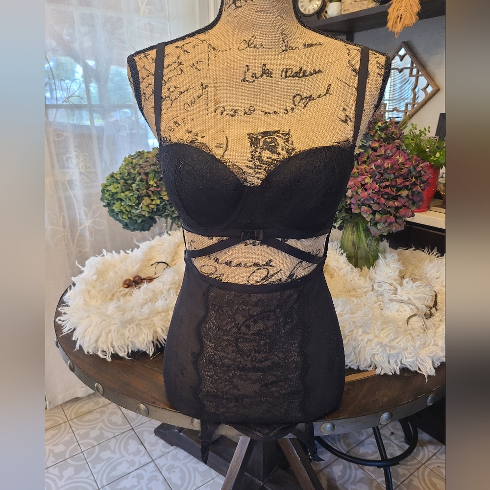 Victoria's Secret - Black Merry Widow - 34B